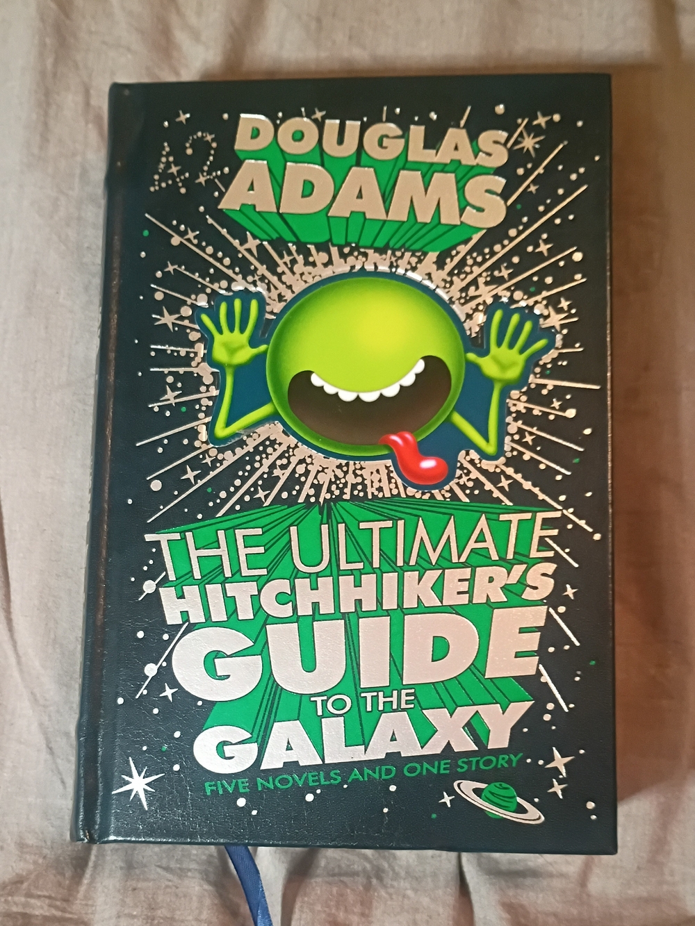 The Ultimate Hitchhiker's Guide to the Galaxy - Green Cover